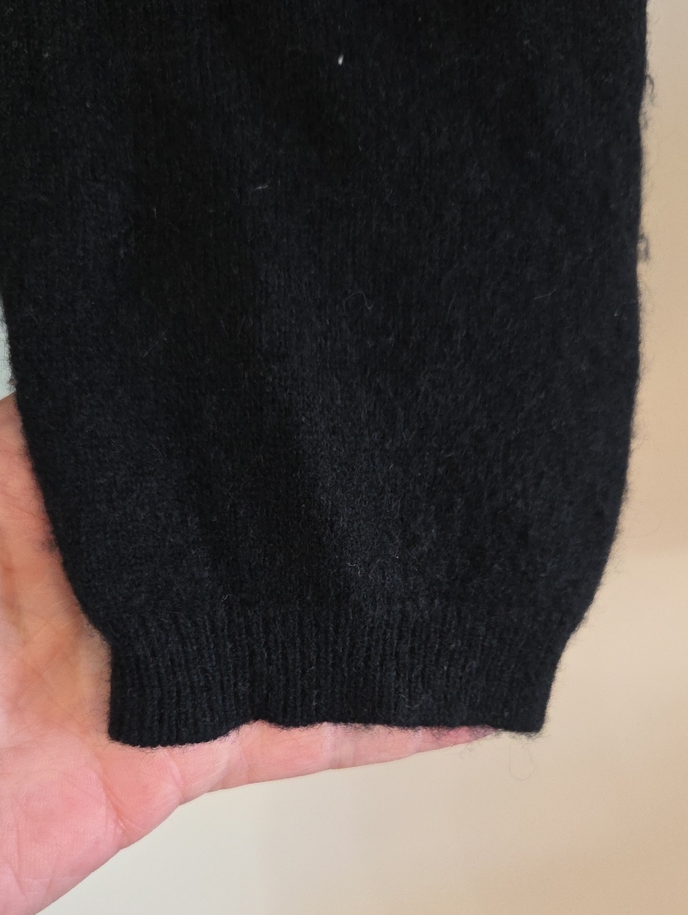 The Cashmere Shop black cashmere turtleneck Sz M - Picture 3 of 6